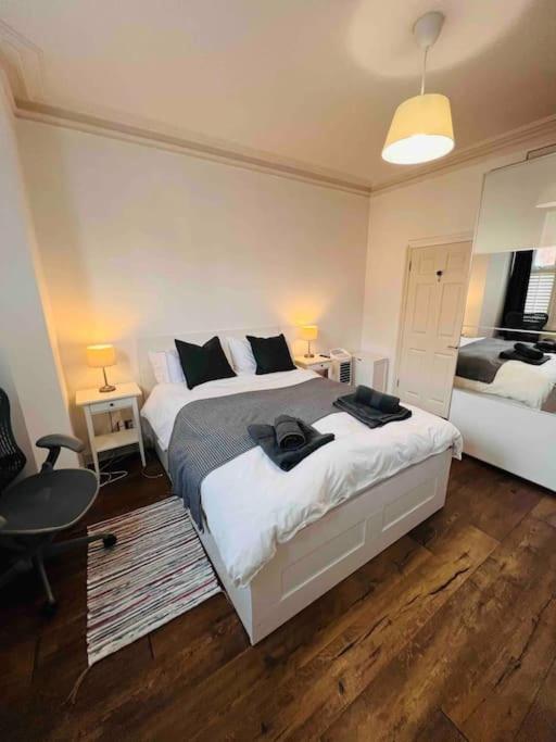 Lovely 2 Bedroom Ground Floor Flat With Garden. London Ngoại thất bức ảnh