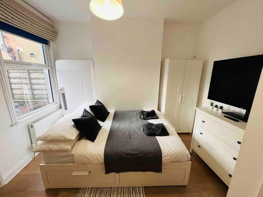 Lovely 2 Bedroom Ground Floor Flat With Garden. London Ngoại thất bức ảnh