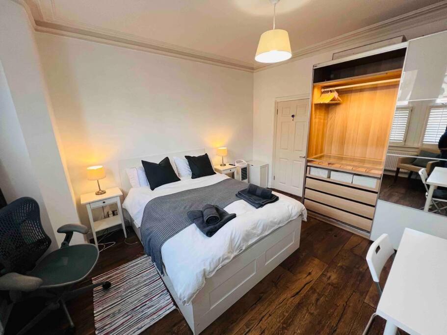 Lovely 2 Bedroom Ground Floor Flat With Garden. London Ngoại thất bức ảnh
