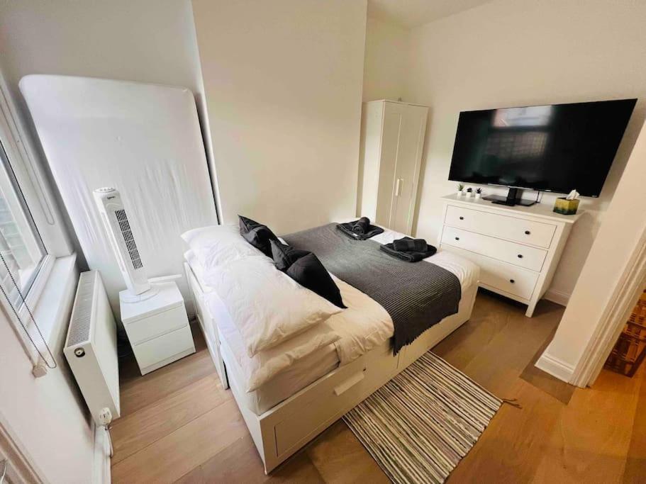 Lovely 2 Bedroom Ground Floor Flat With Garden. London Ngoại thất bức ảnh