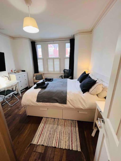 Lovely 2 Bedroom Ground Floor Flat With Garden. London Ngoại thất bức ảnh