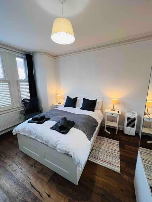 Lovely 2 Bedroom Ground Floor Flat With Garden. London Ngoại thất bức ảnh