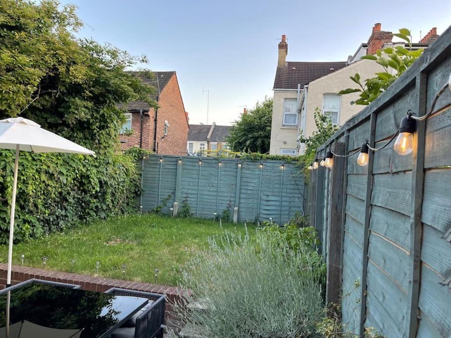 Lovely 2 Bedroom Ground Floor Flat With Garden. London Ngoại thất bức ảnh