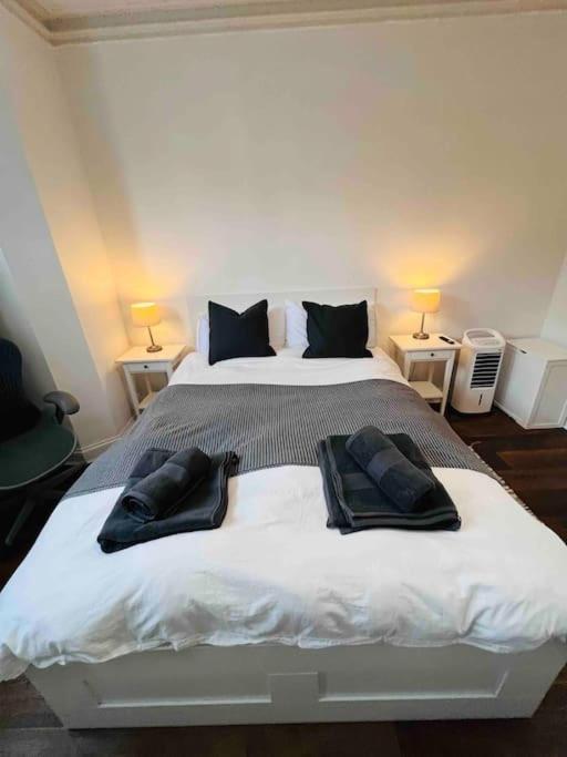 Lovely 2 Bedroom Ground Floor Flat With Garden. London Ngoại thất bức ảnh