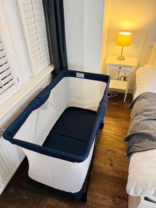 Lovely 2 Bedroom Ground Floor Flat With Garden. London Ngoại thất bức ảnh
