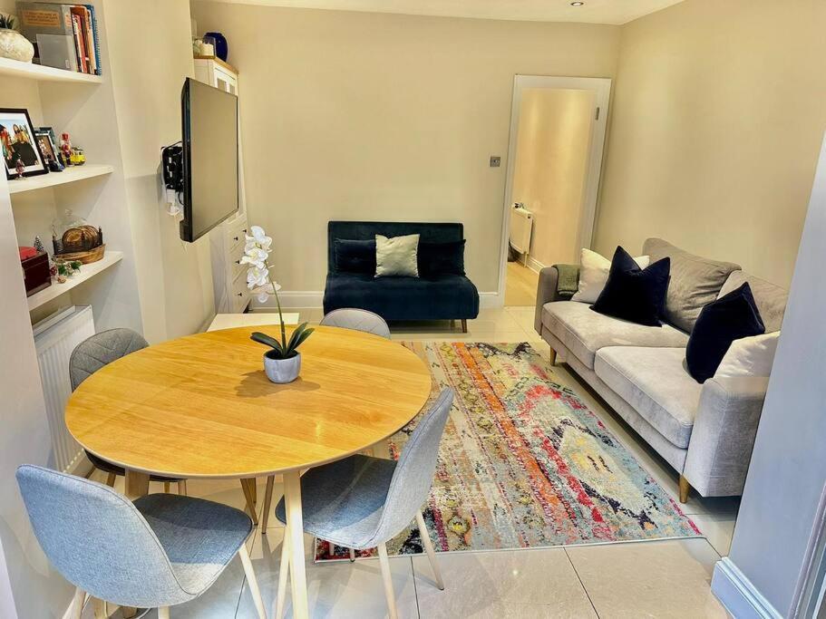 Lovely 2 Bedroom Ground Floor Flat With Garden. London Ngoại thất bức ảnh