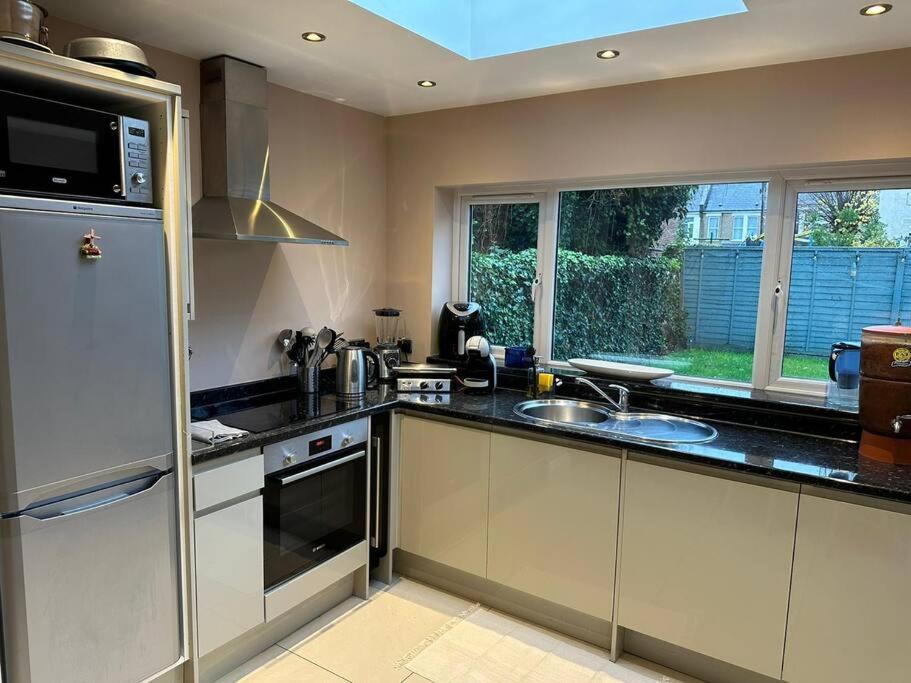 Lovely 2 Bedroom Ground Floor Flat With Garden. London Ngoại thất bức ảnh