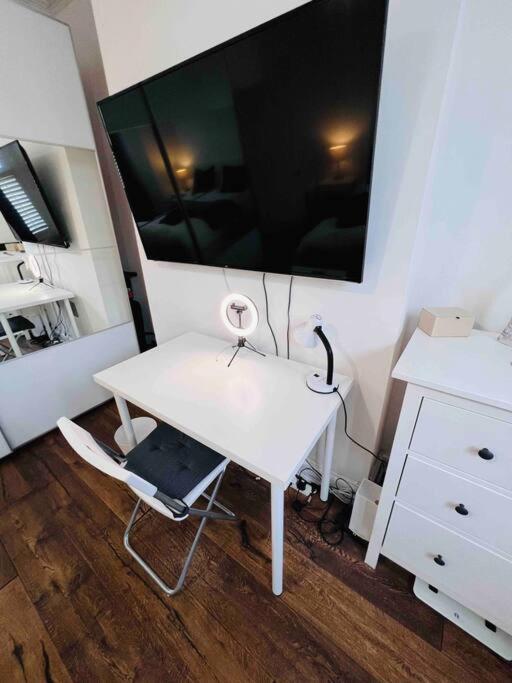 Lovely 2 Bedroom Ground Floor Flat With Garden. London Ngoại thất bức ảnh