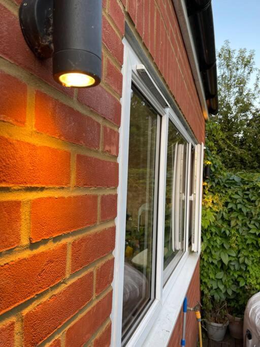 Lovely 2 Bedroom Ground Floor Flat With Garden. London Ngoại thất bức ảnh