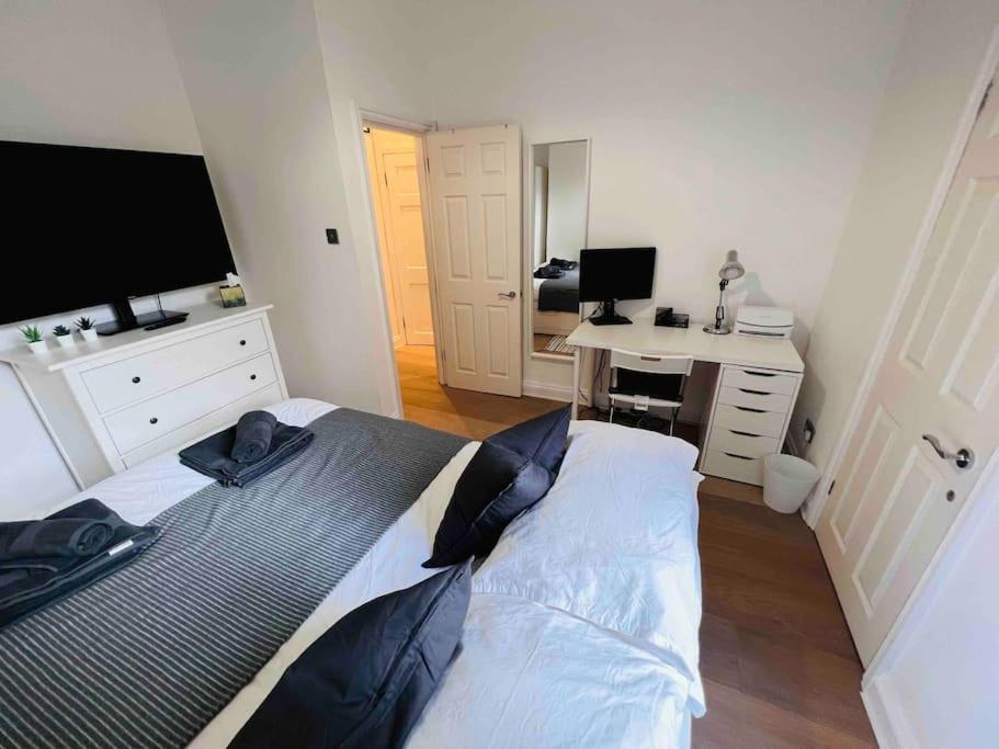 Lovely 2 Bedroom Ground Floor Flat With Garden. London Ngoại thất bức ảnh