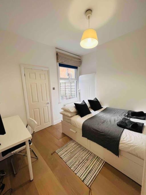 Lovely 2 Bedroom Ground Floor Flat With Garden. London Ngoại thất bức ảnh