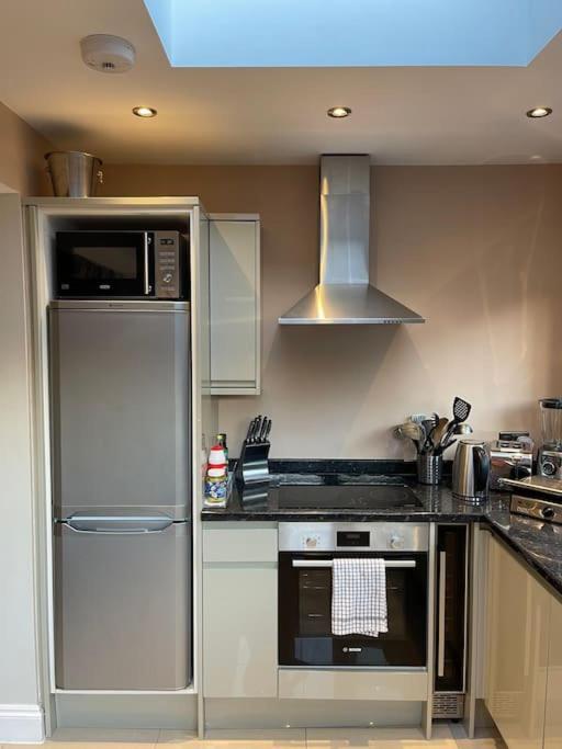 Lovely 2 Bedroom Ground Floor Flat With Garden. London Ngoại thất bức ảnh