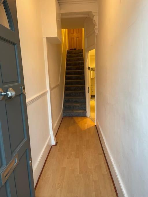Lovely 2 Bedroom Ground Floor Flat With Garden. London Ngoại thất bức ảnh