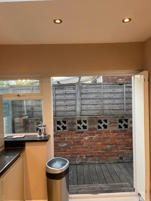 Lovely 2 Bedroom Ground Floor Flat With Garden. London Ngoại thất bức ảnh