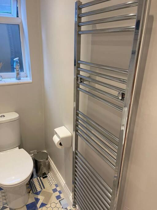 Lovely 2 Bedroom Ground Floor Flat With Garden. London Ngoại thất bức ảnh