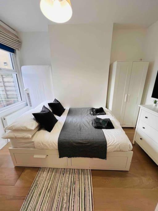 Lovely 2 Bedroom Ground Floor Flat With Garden. London Ngoại thất bức ảnh