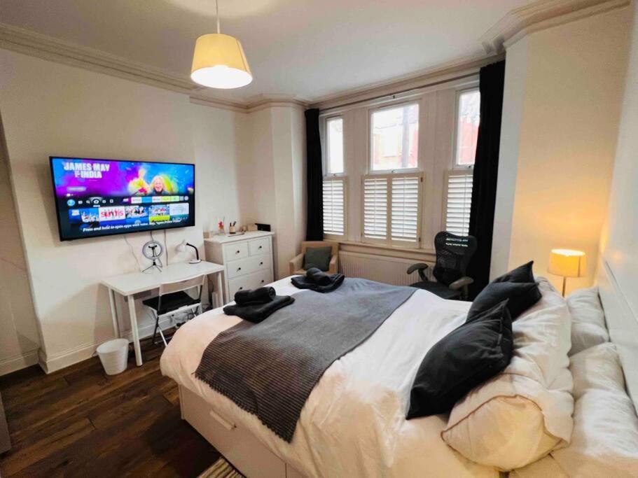 Lovely 2 Bedroom Ground Floor Flat With Garden. London Ngoại thất bức ảnh