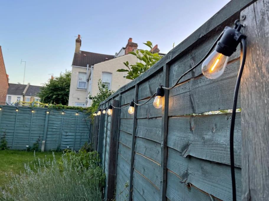 Lovely 2 Bedroom Ground Floor Flat With Garden. London Ngoại thất bức ảnh