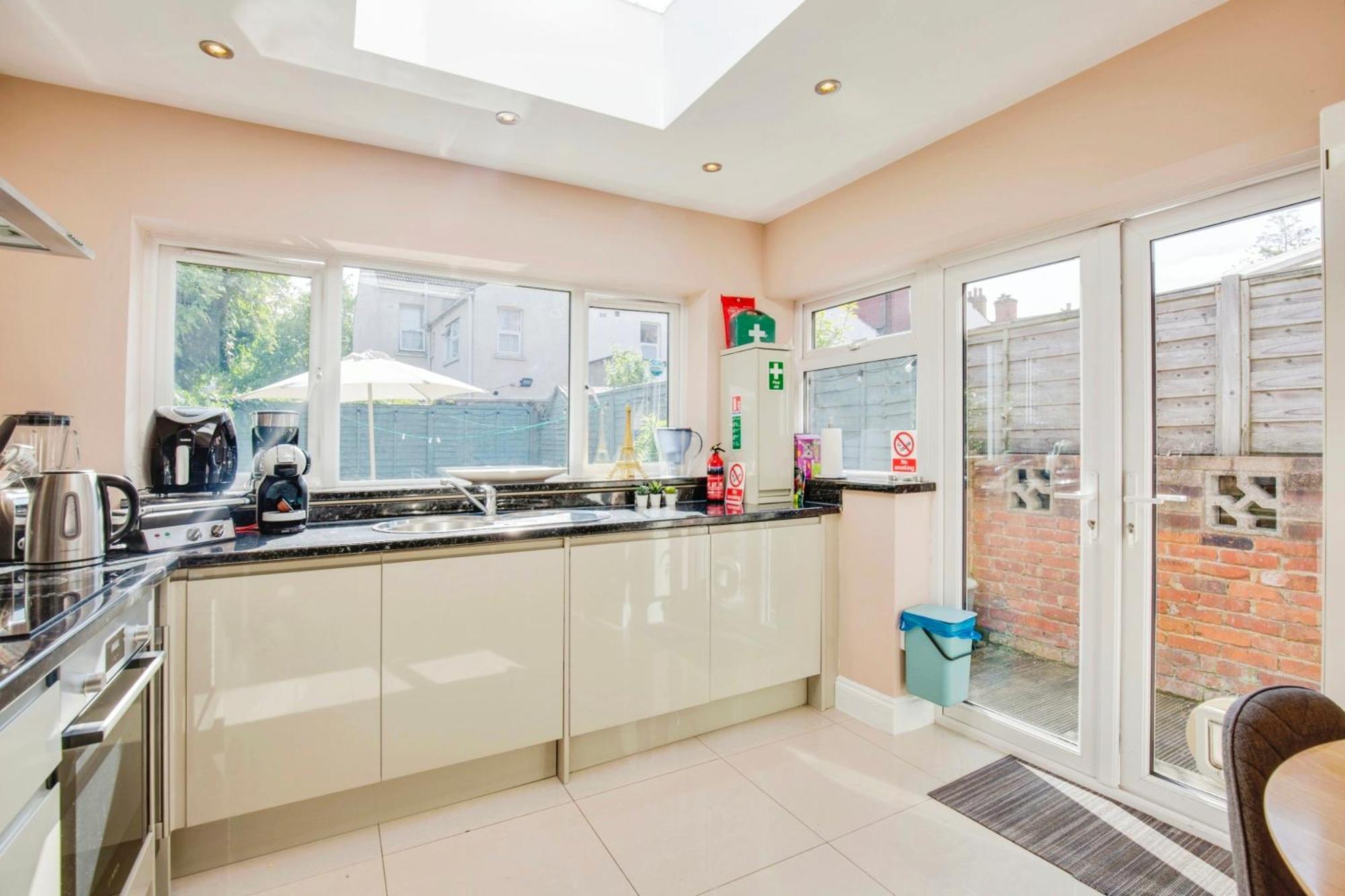 Lovely 2 Bedroom Ground Floor Flat With Garden. London Ngoại thất bức ảnh