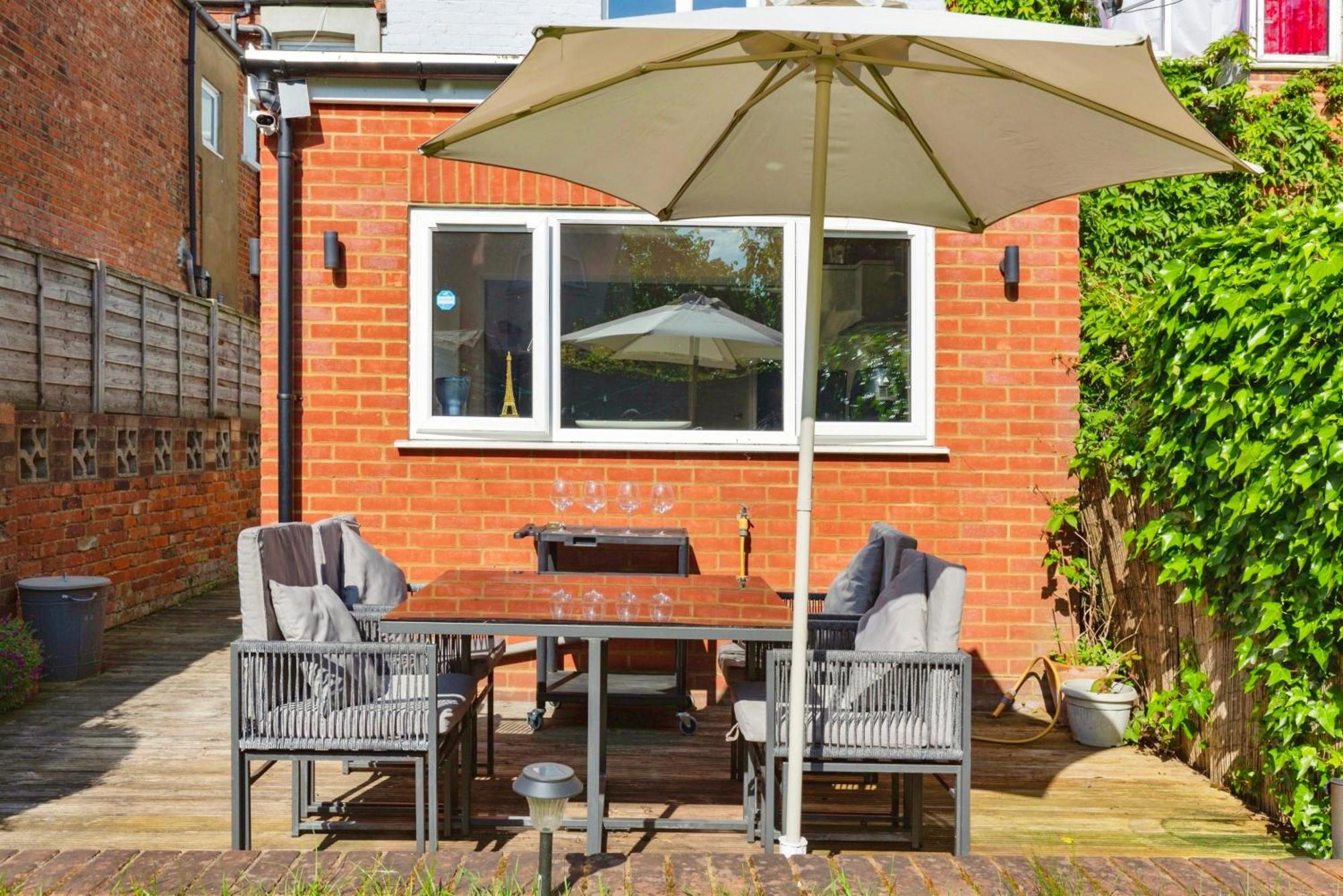 Lovely 2 Bedroom Ground Floor Flat With Garden. London Ngoại thất bức ảnh